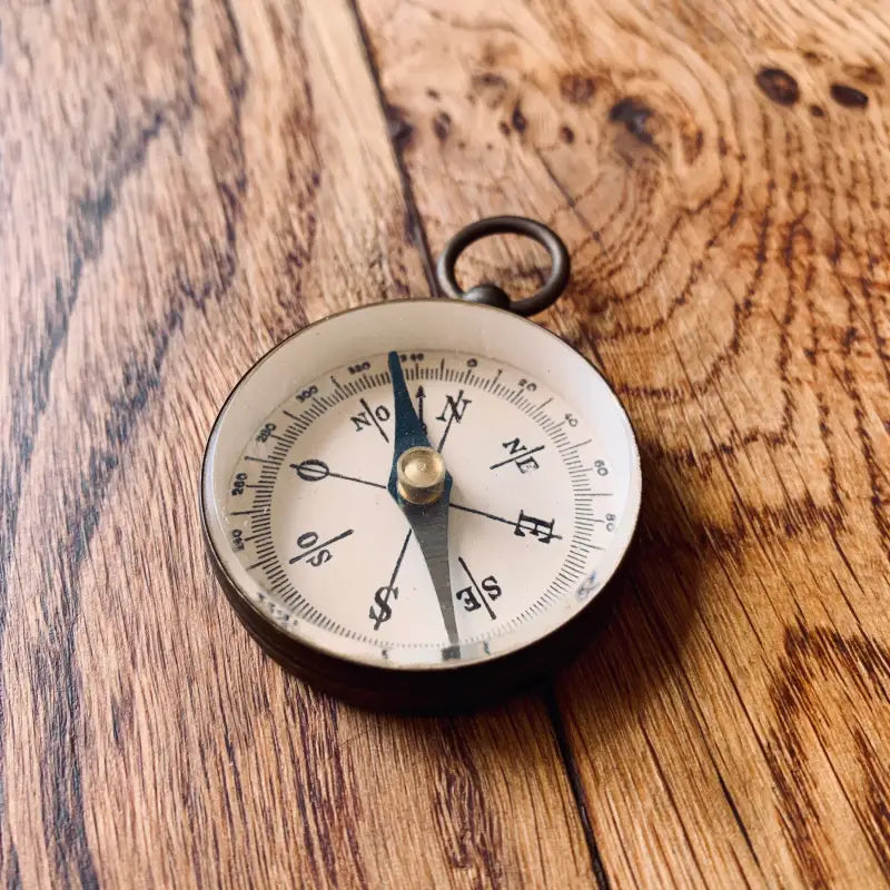 Bussola vintage in ottone e vetro con quadrante bianco - Italia 1970 - Bussole