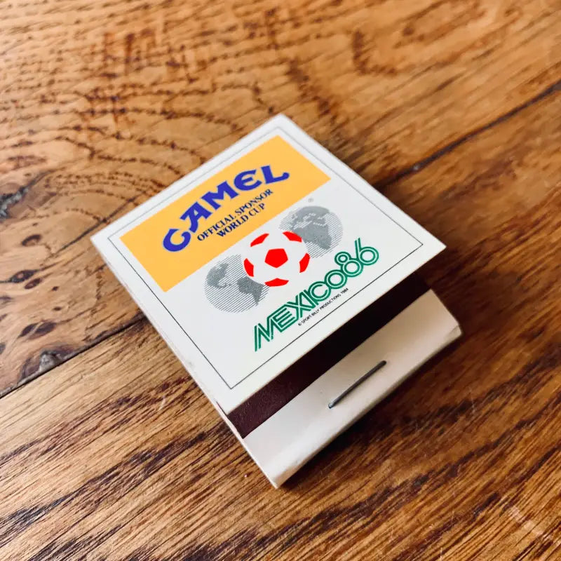 Libro di fiammiferi con sigarette Camel e logo dei Mondiali di calcio Messico ’86.