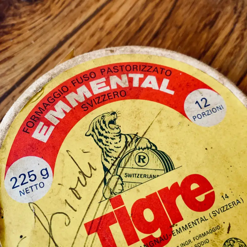 Etichetta circolare per il formaggio Emmental Tigre della Svizzera.