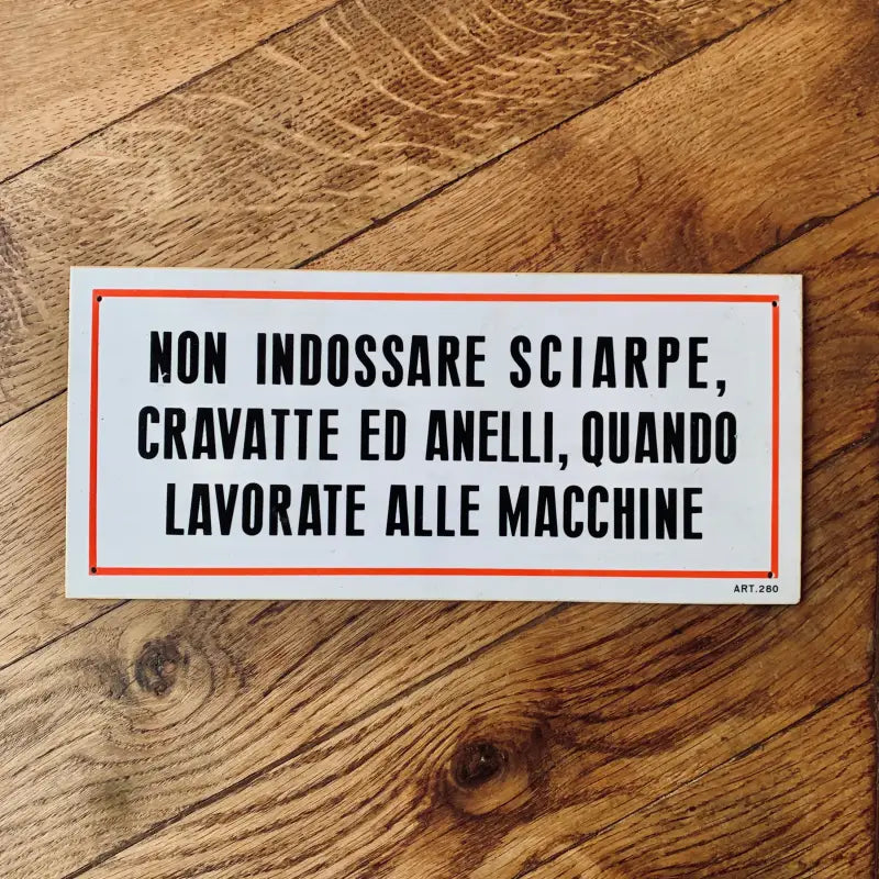 Non indossare Sciarpe Cravatte Anelli Targa Italia – Dispensa