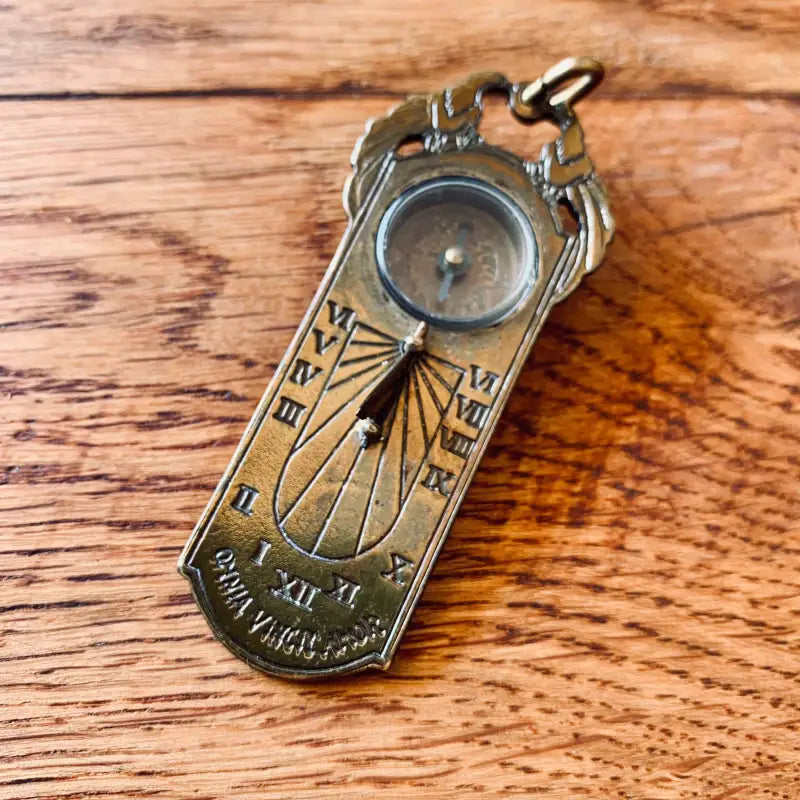 Orologio solare vintage in ottone con bussola e meridiana - Italia 1930 - Orologi portatili