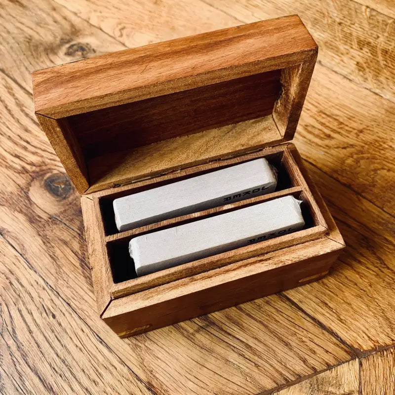 Porta carte da gioco vintage in legno e ottone con carte sigillate - Italia 1970 - Giochi da tavolo