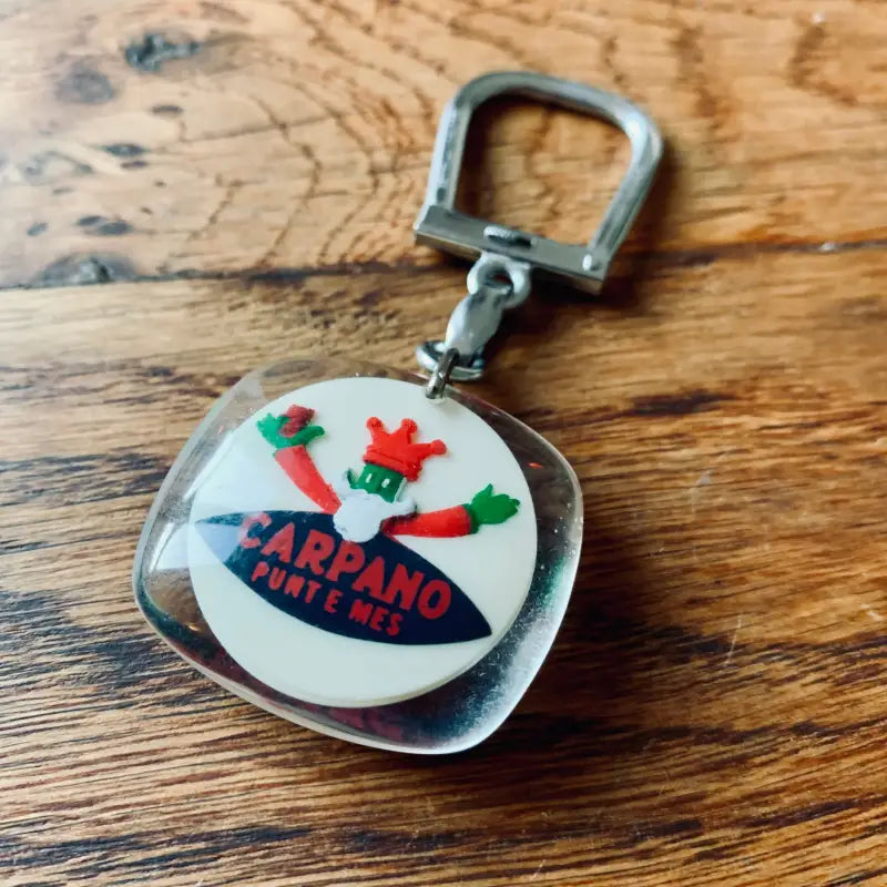 Portachiavi con personaggio dei cartoni animati e logo ’Zappano’ all’interno di una bolla di plastica trasparente.