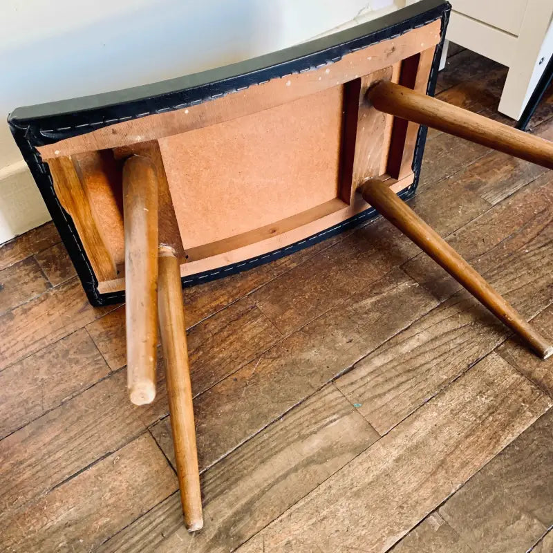 Sgabello vintage in legno con seduta in pelle nera - Olanda 1960 - Sgabelli