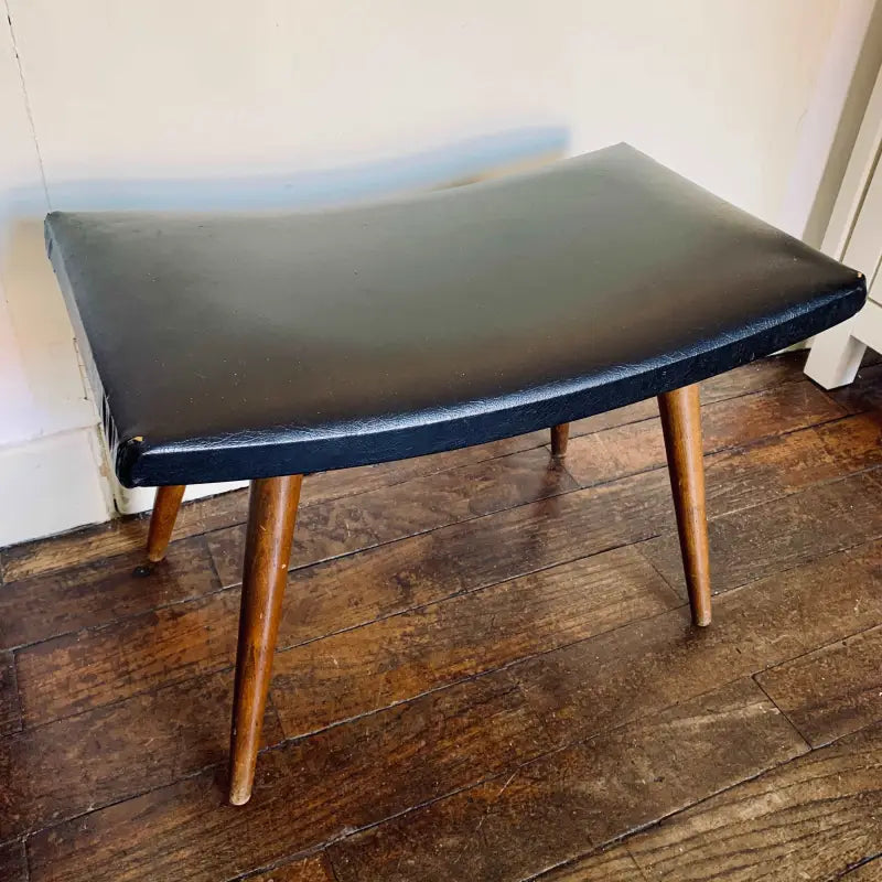 Sgabello vintage in legno con seduta in pelle nera - Olanda 1960 - Sgabelli