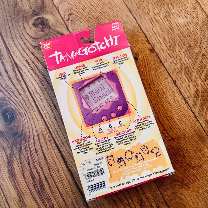 Giocattolo virtuale Tamagotchi nella sua confezione originale.