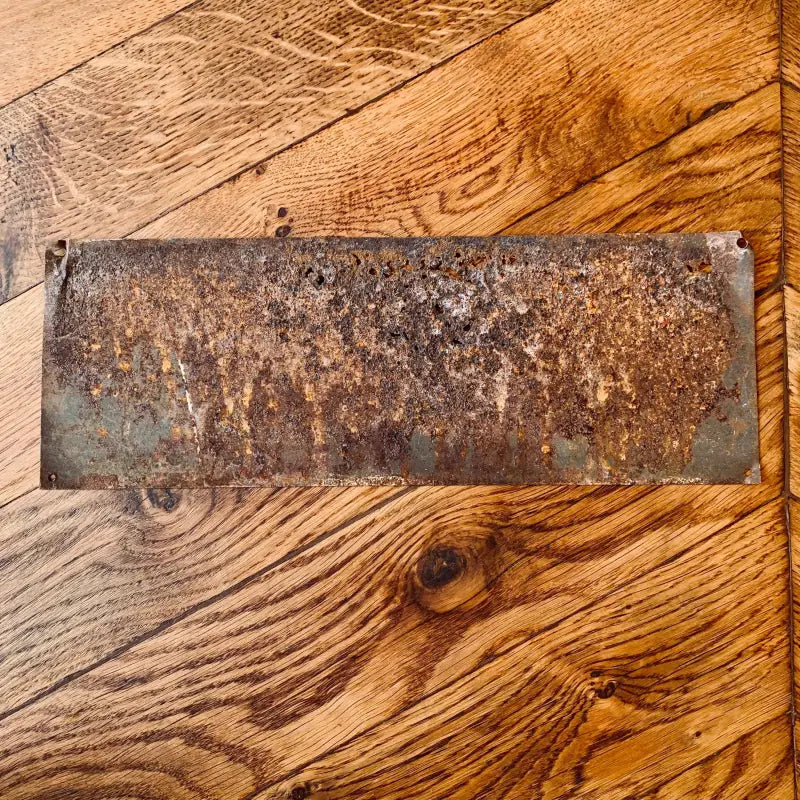 Targa vintage industriale ’E’ obbligatorio l’uso degli occhiali o schermo’ - Italia 1970 - Targhe e Insegne