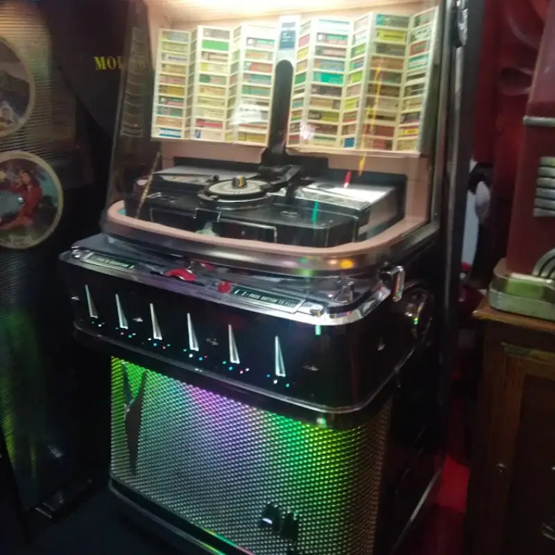 The Live’s Garage Modernariato Museum Negozi vintage