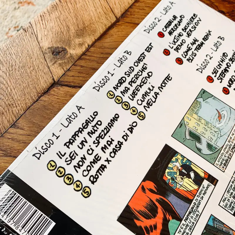 Pagina di diario o agenda scritta a mano con valutazioni emoji e piccole immagini incollate.