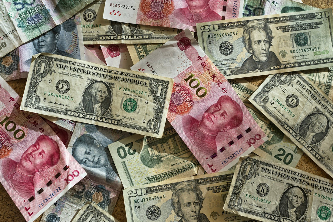 Vecchie banconote e monete in lire da collezione