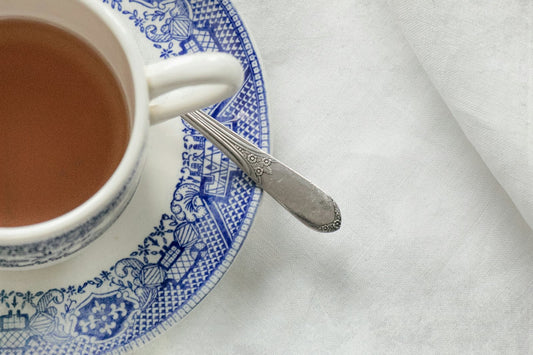 Tazza in porcellana floreale con piattino