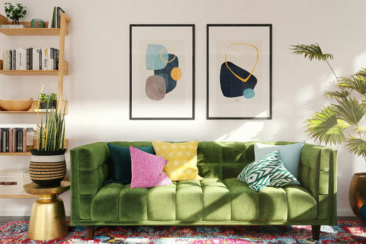 Salotto in stile Mid-Century con divano verde vintage