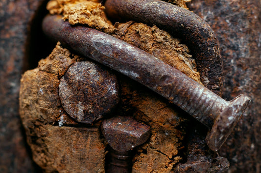 Oggetto in ferro arrugginito