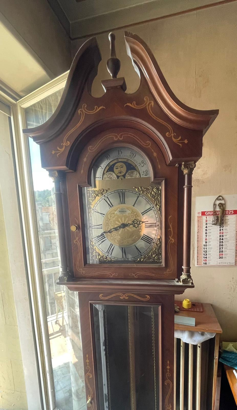 Orologio a pendolo a colonna in legno