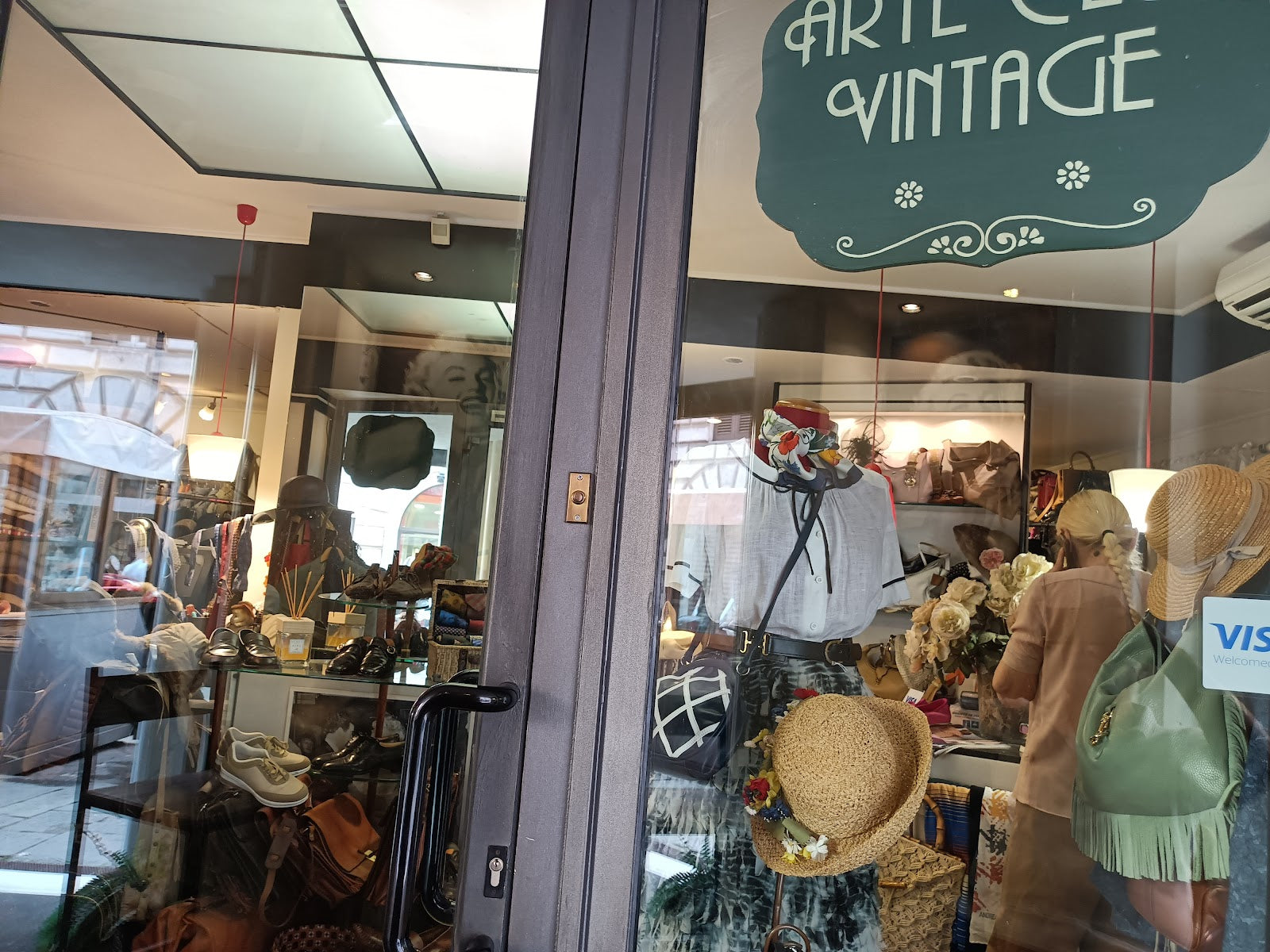 Arte Club Vintage - negozio vintage a Genova (foto via Google Maps)