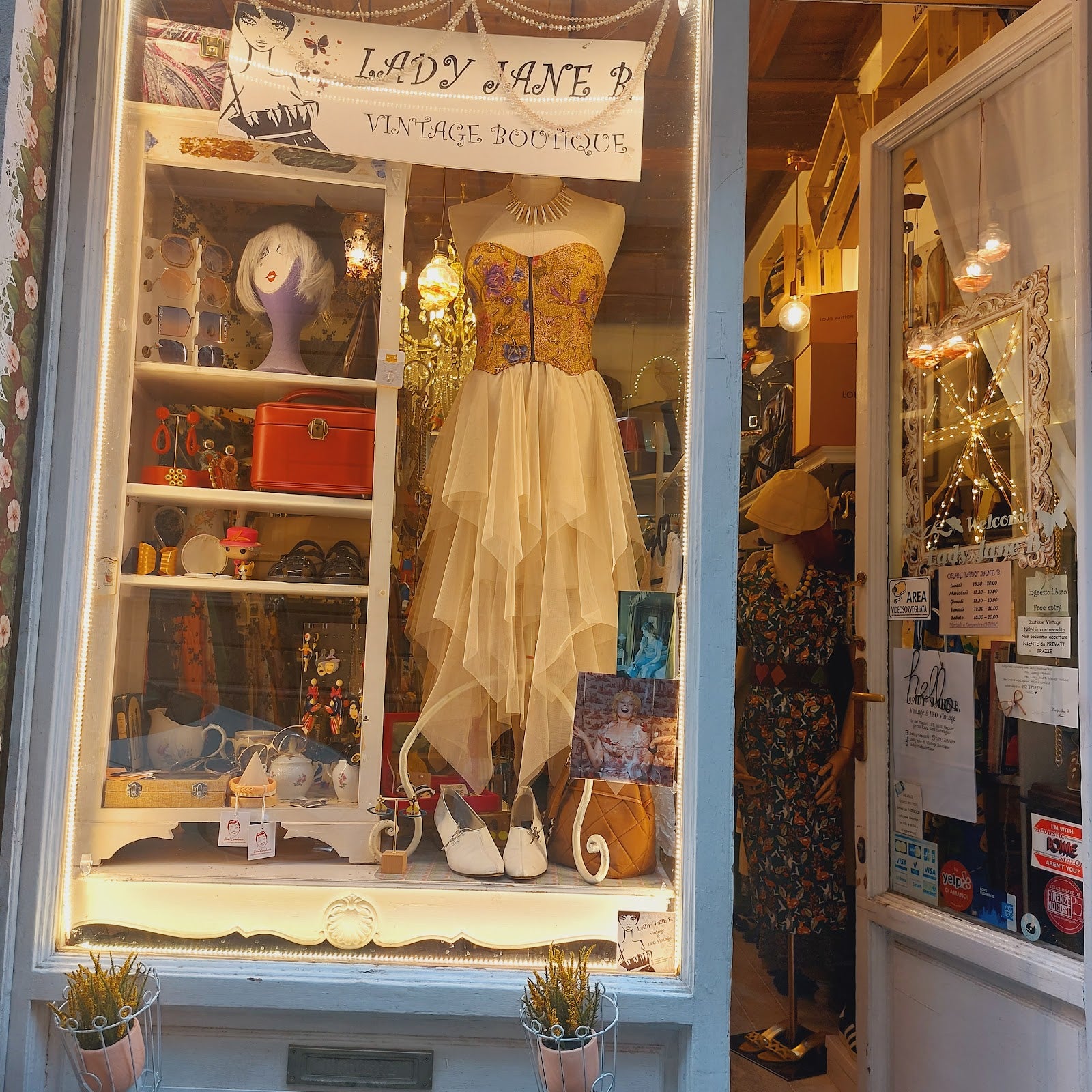 Lady Jane B. - negozio vintage a Firenze (foto via Google Maps)
