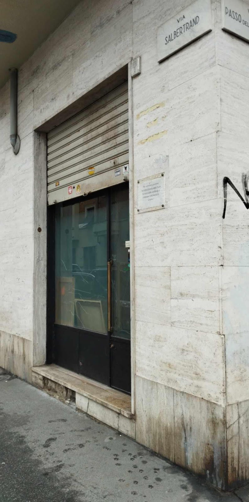 Antiquario Rigattiere Gianola Veja Turin - negozio vintage a Torino (foto via Google Maps)