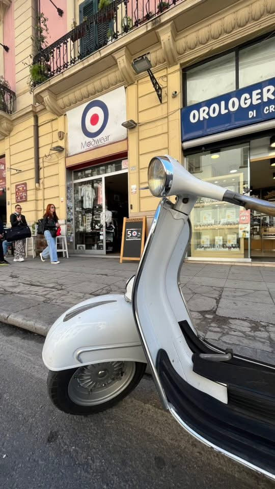Modwear - Clothing Shoes & Records - negozio vintage a Palermo (foto via Google Maps)