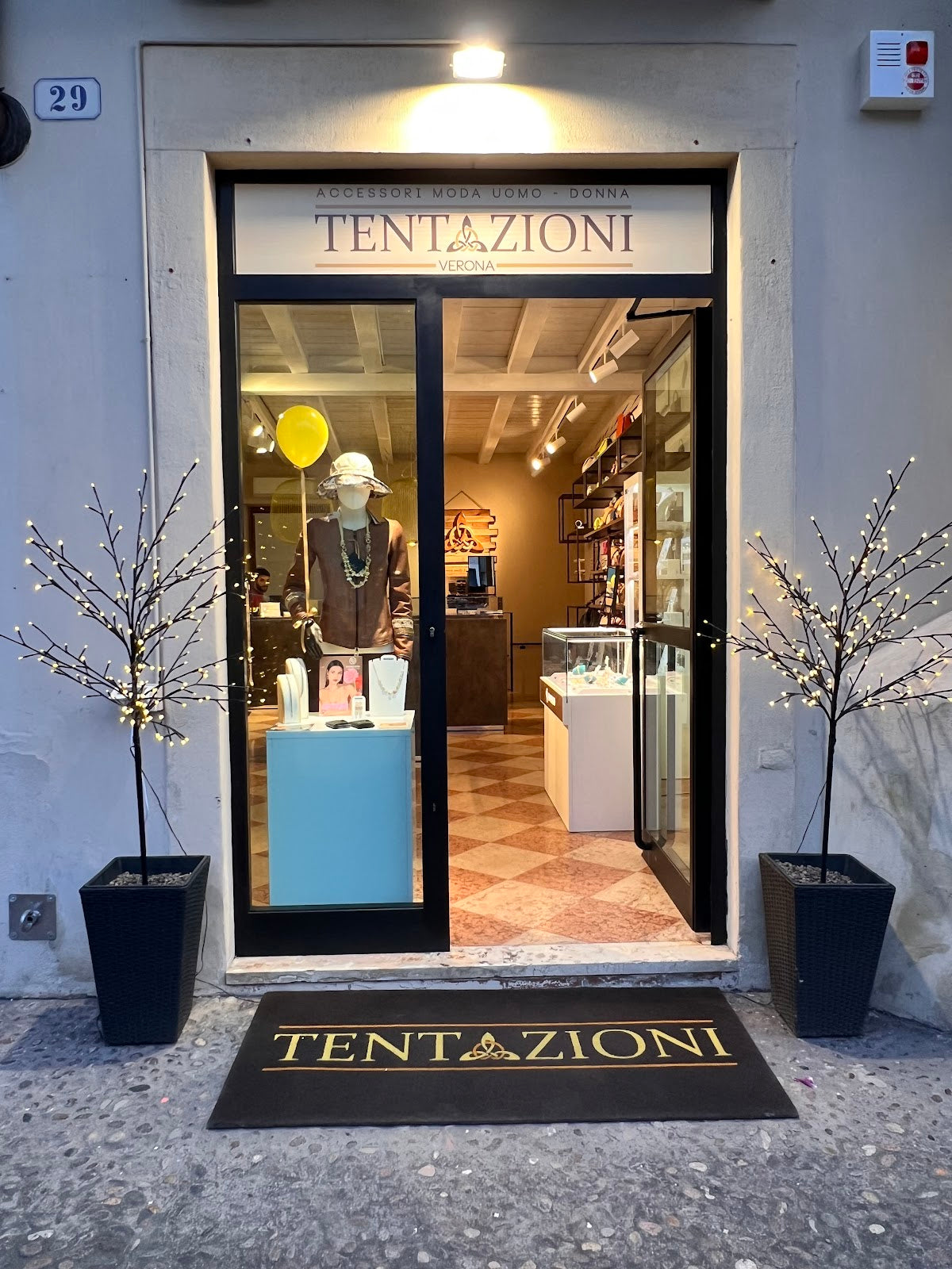 Tentazioni - negozio vintage a Verona (foto via Google Maps)