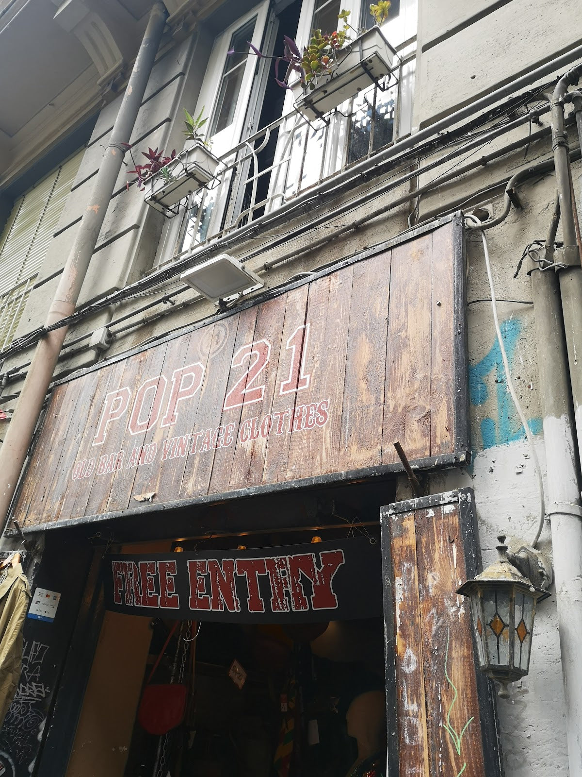 POP 21 VINTAGE STORE - negozio vintage a Napoli (foto via Google Maps)