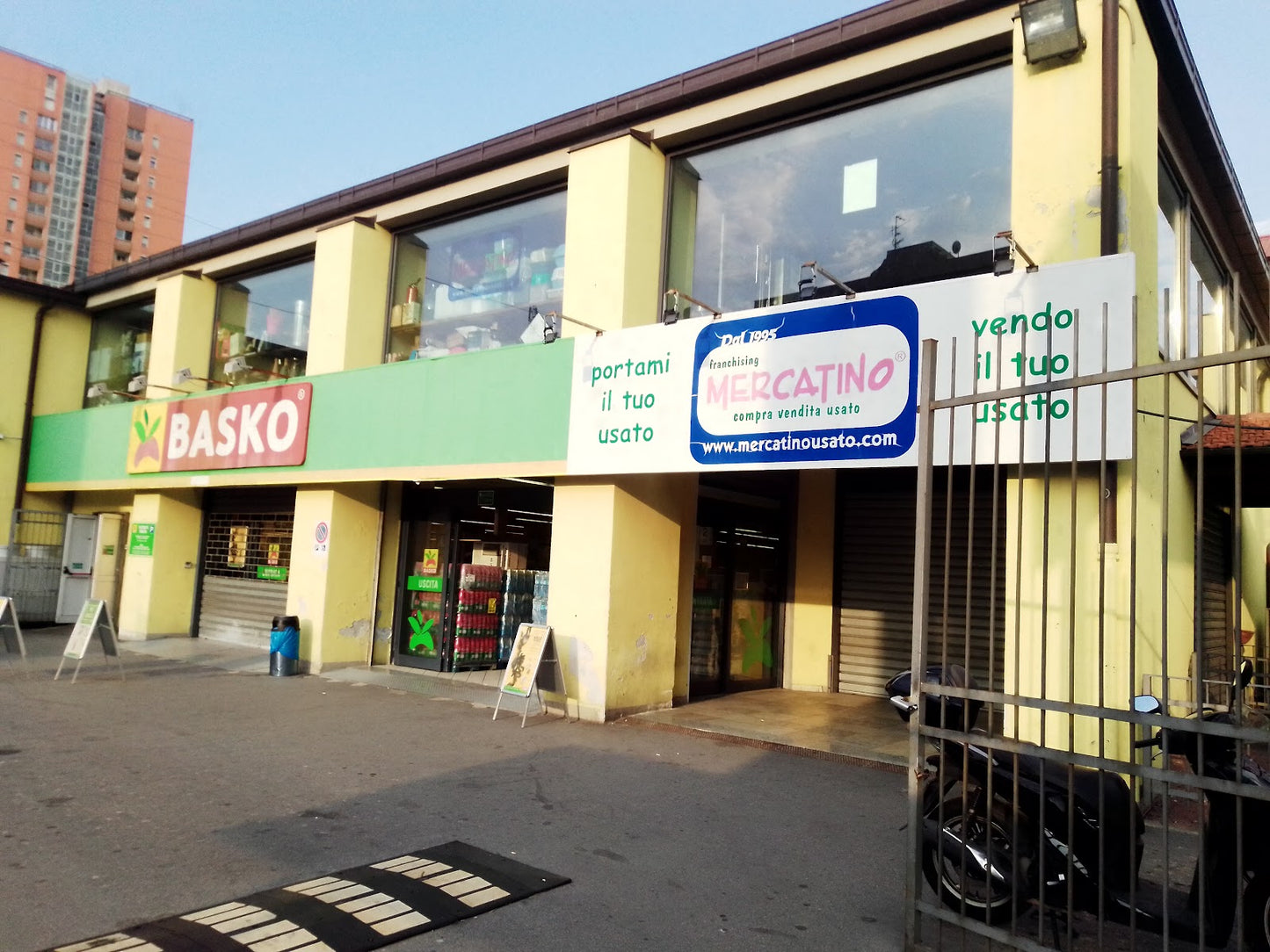 Mercatino dell'usato - negozio vintage a Genova (foto via Google Maps)