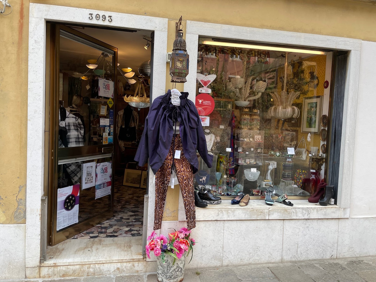 V88_antiquesveneziavintage - art design & fashion - negozio vintage a Venezia (foto via Google Maps)