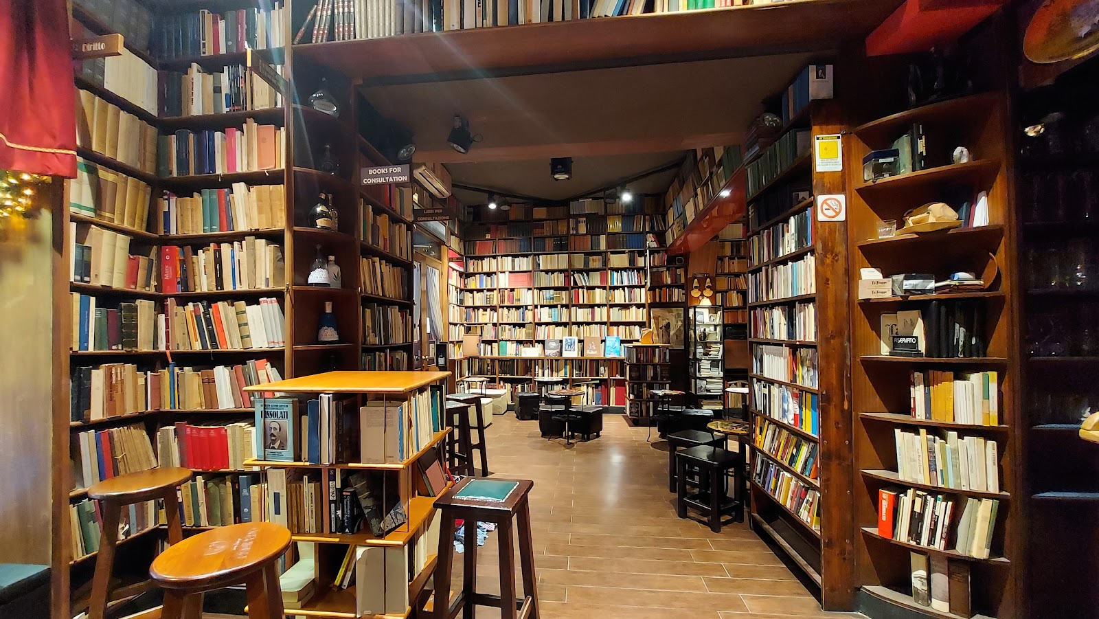 Libreria Berisio - negozio vintage a Napoli (foto via Google Maps)