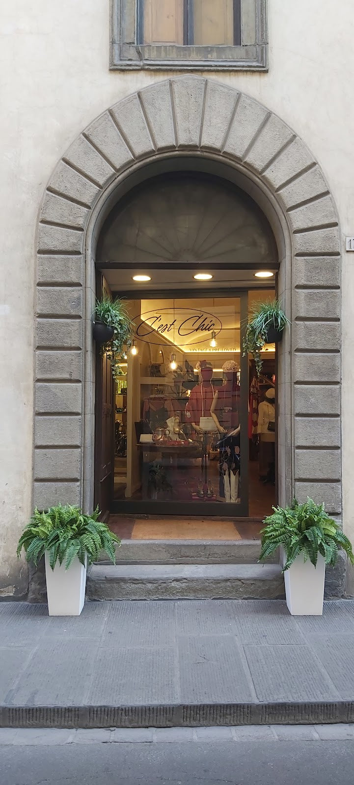 C’est Chic Vintage Oltrarno - negozio vintage a Firenze (foto via Google Maps)