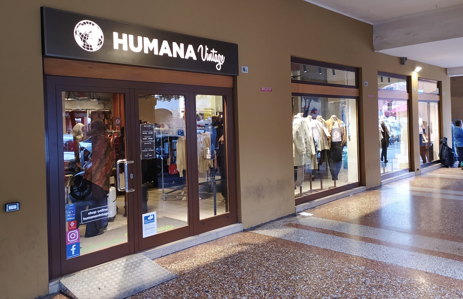 Humana Vintage Bologna - negozio vintage a Bologna (foto via Google Maps)