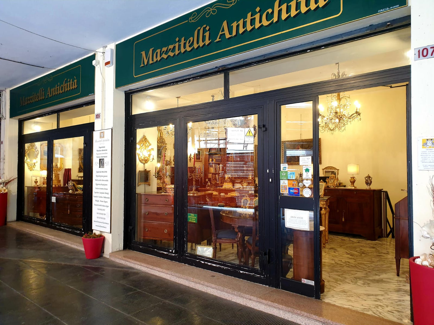 Mazzitelli Antichità - negozio vintage a Genova (foto via Google Maps)