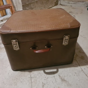 Valigia in cartone retrò-vintage
