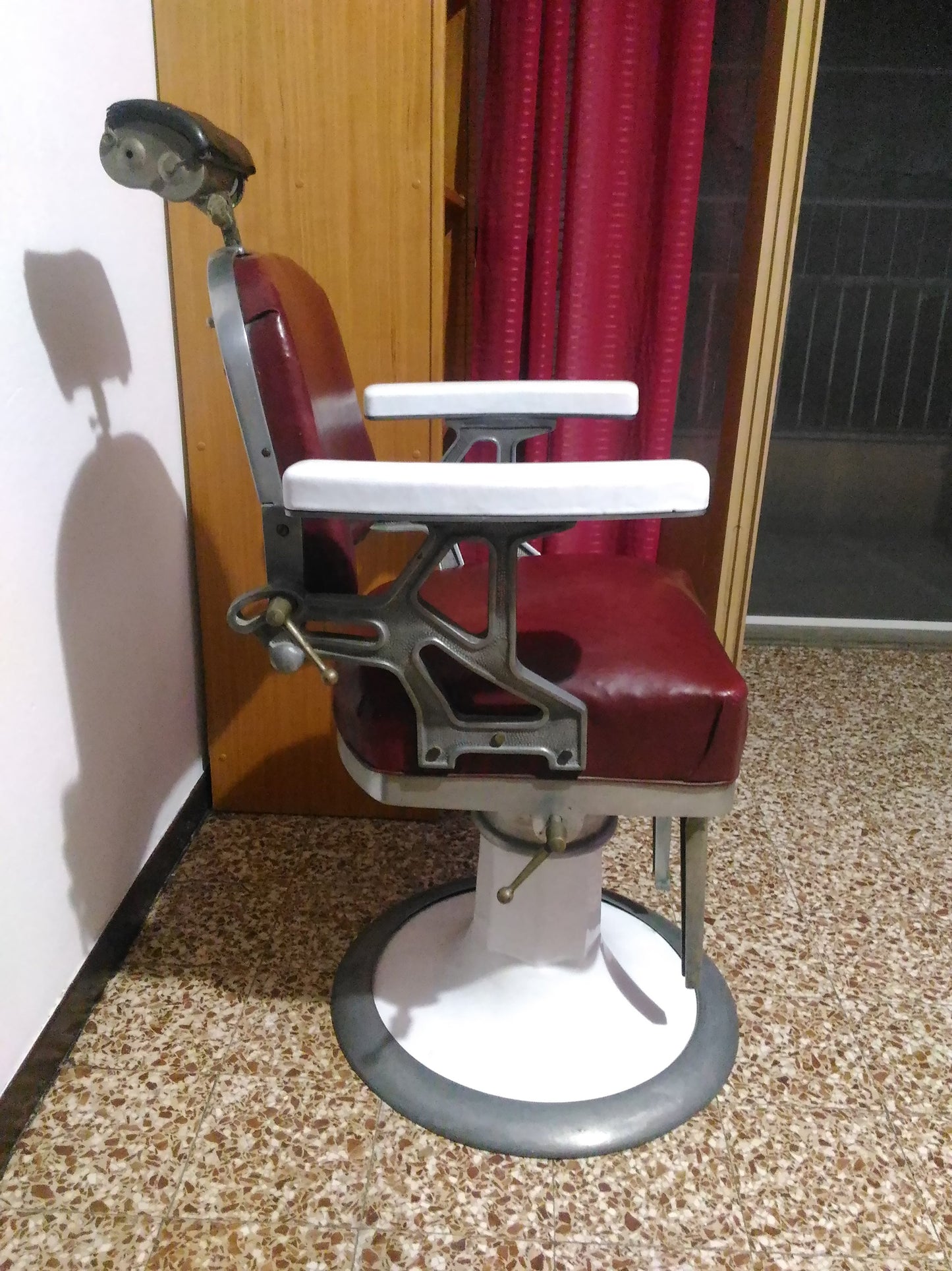 Poltrona da barbiere Vintage Bordeaux anni 50
