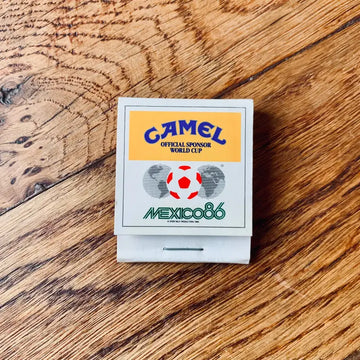 Cartella di fiammiferi d’epoca con il marchio delle sigarette Camel e il logo dei Mondiali di calcio del Messico ’86.