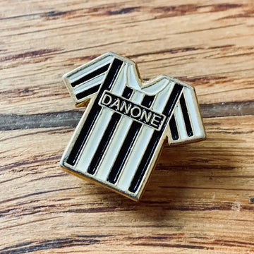 Juventus FC Danone Spilla Vintage in Metallo con maglia bianconera - Italia 1995 - Spille