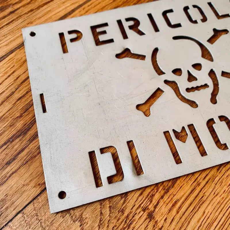 COTECI Cartello In Metallo Vintage 30x40 Cm "Non C'è Niente Qui Che Valga La Pena Morire" - Decorazione Da Parete Retrò Per Casa, Bar, Giardino - Stile Ruggine (A)