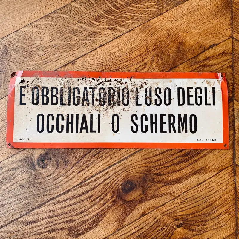 Targa vintage industriale ’E’ obbligatorio l’uso degli occhiali o schermo’ - Italia 1970 - Targhe e Insegne