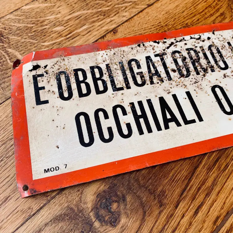 Targa vintage industriale ’E’ obbligatorio l’uso degli occhiali o schermo’ - Italia 1970 - Targhe e Insegne